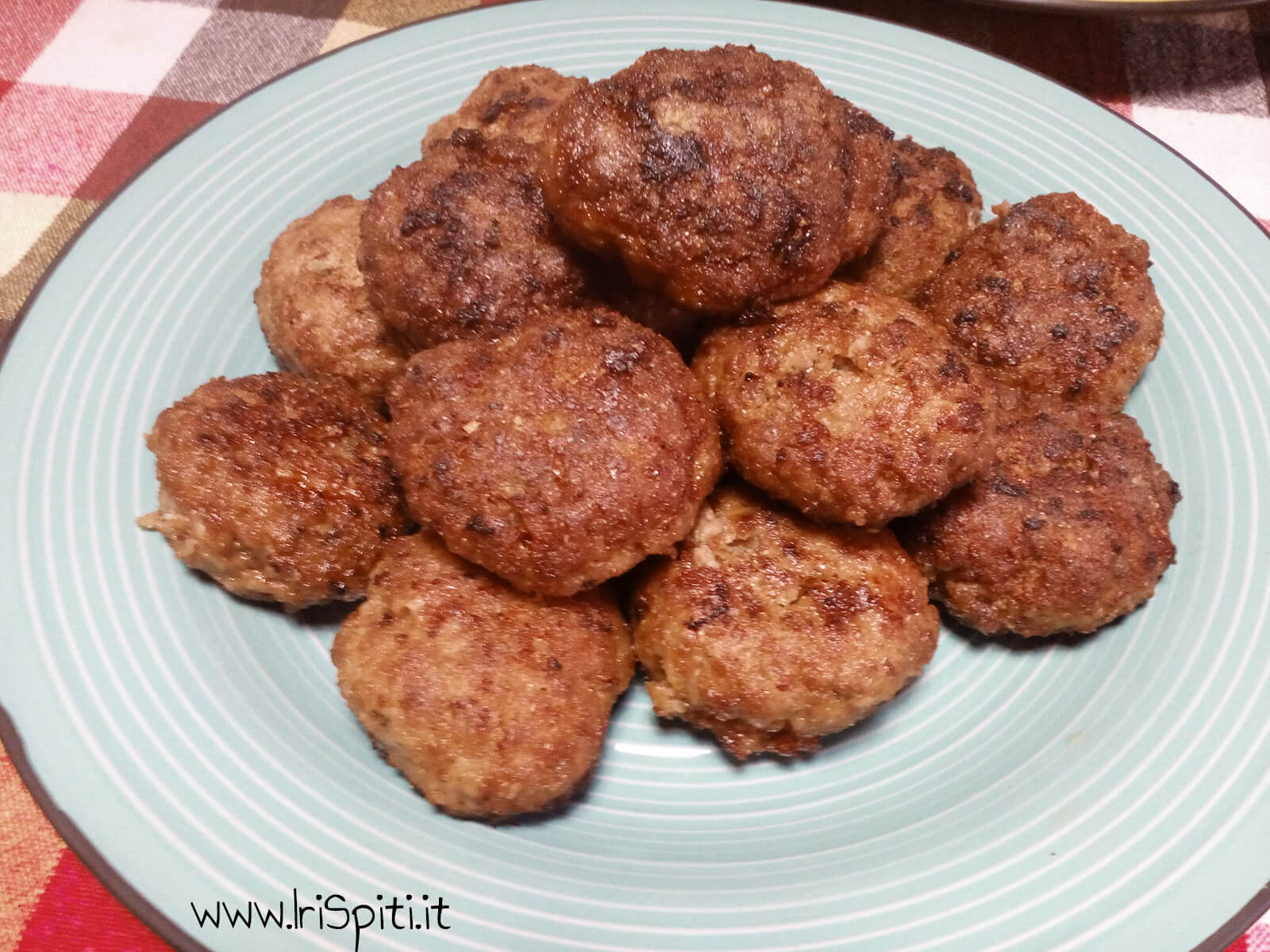 Keftedes - Ricetta delle tipiche polpette di carne greche | IriSpiti.it